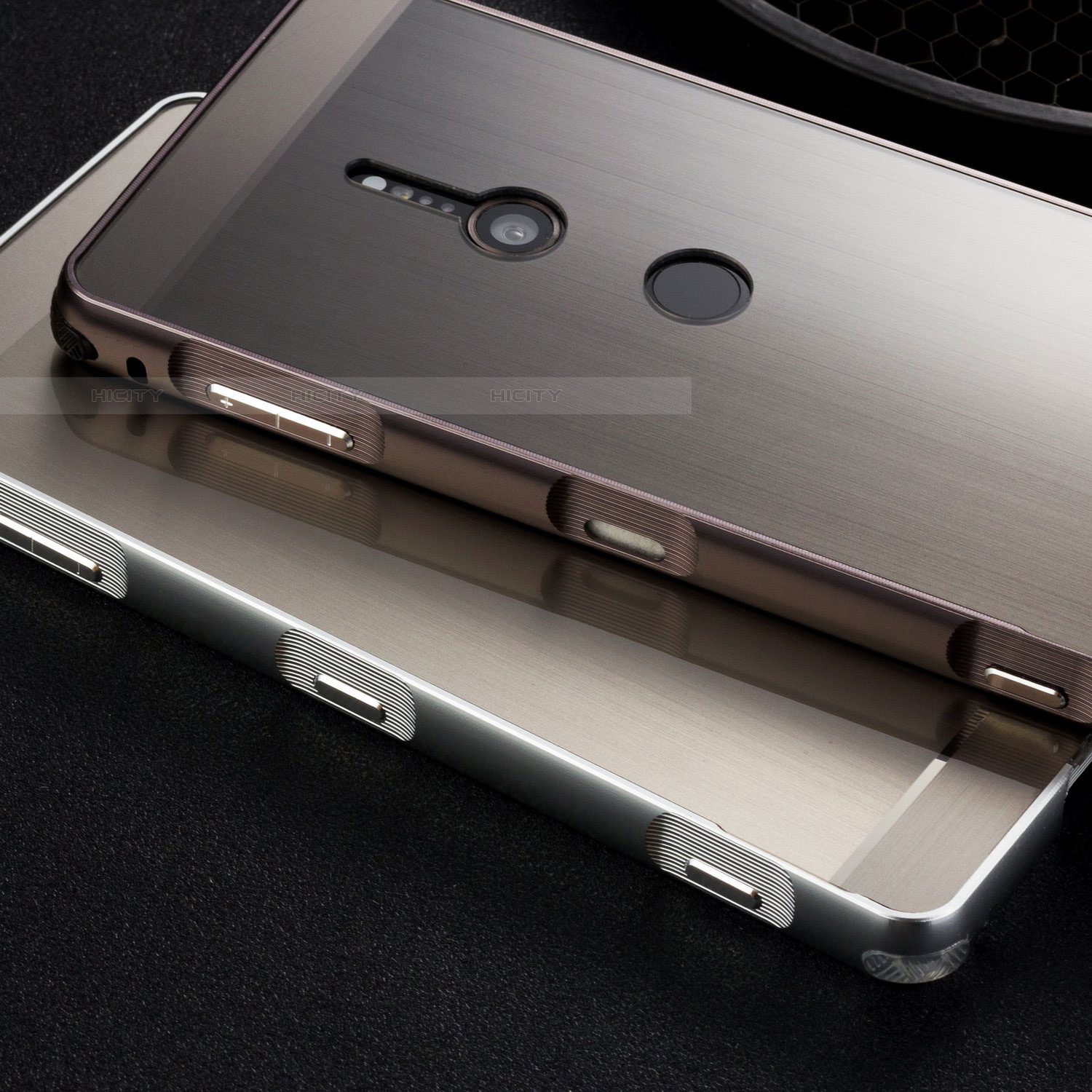 Custodia Lusso Alluminio Cover per Sony Xperia XZ2